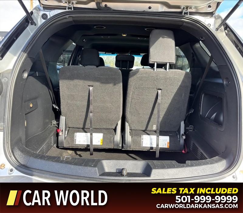 Ford Explorer Vehicle Full-screen Gallery Image 6