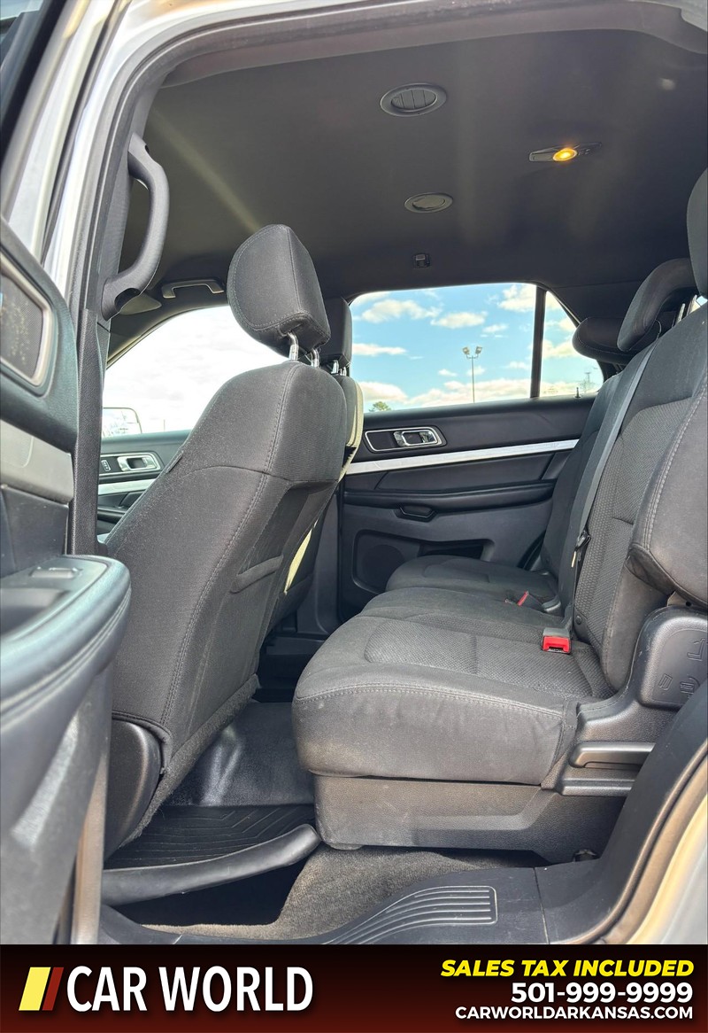 Ford Explorer Vehicle Full-screen Gallery Image 15