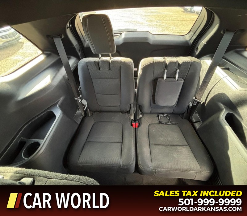 Ford Explorer Vehicle Full-screen Gallery Image 16