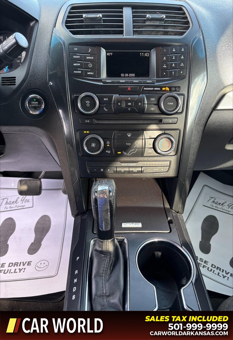 Ford Explorer Vehicle Full-screen Gallery Image 18