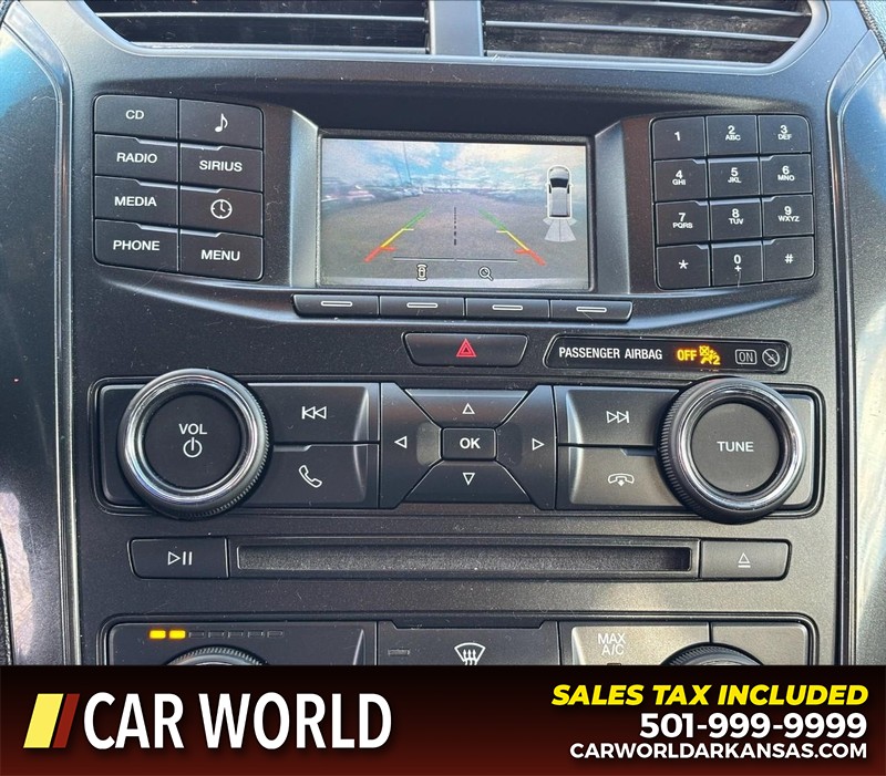 Ford Explorer Vehicle Full-screen Gallery Image 19