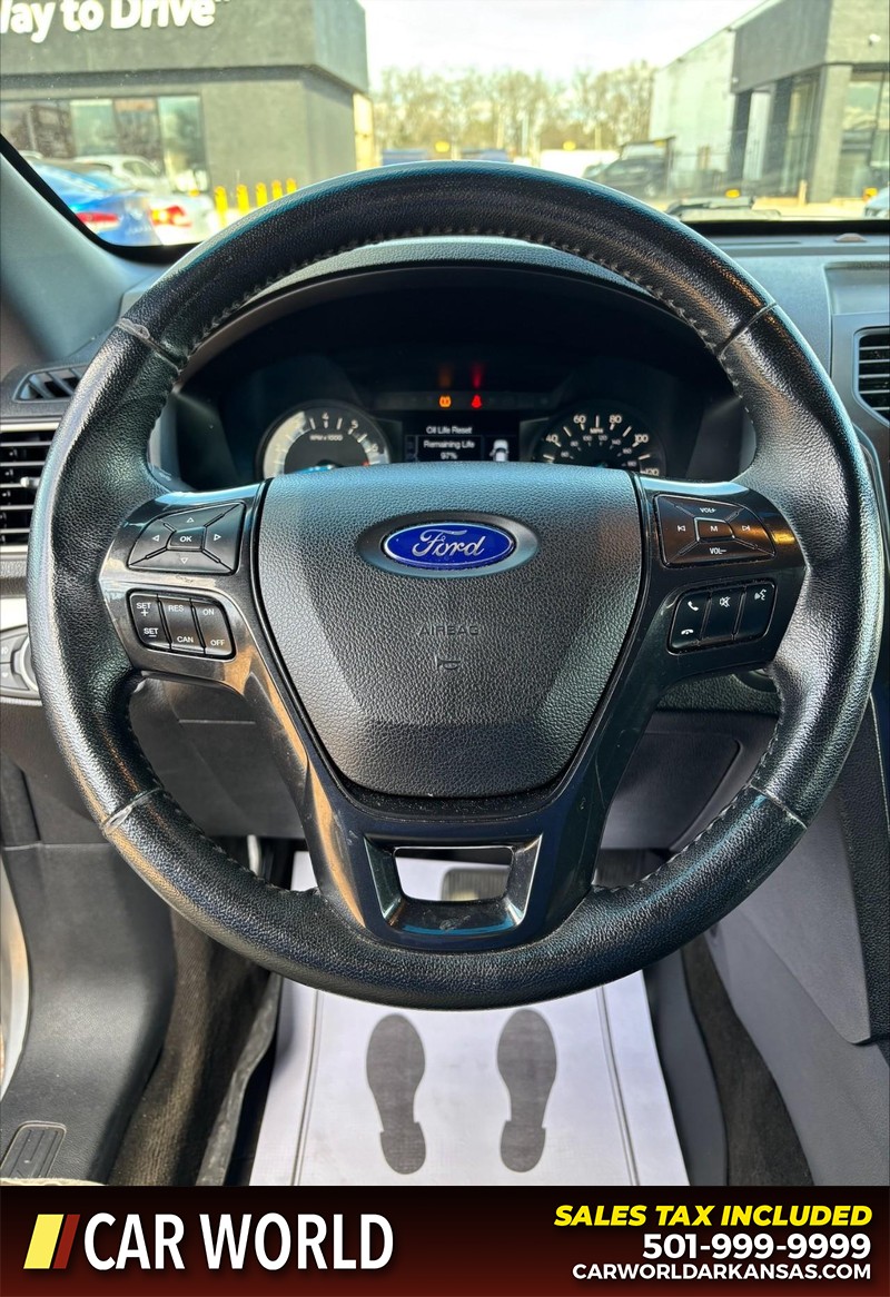 Ford Explorer Vehicle Full-screen Gallery Image 20