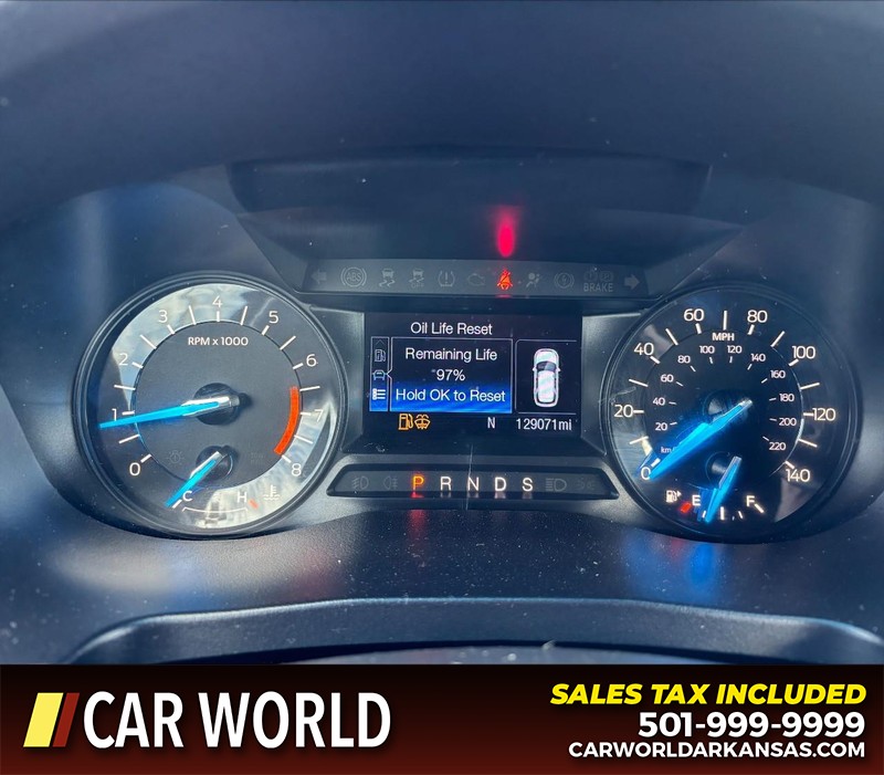 Ford Explorer Vehicle Full-screen Gallery Image 21