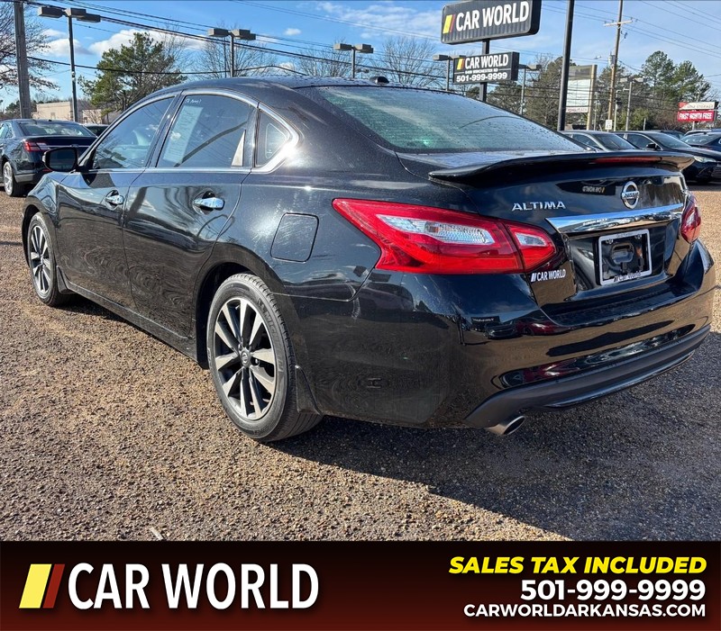 Nissan Altima Vehicle Full-screen Gallery Image 7