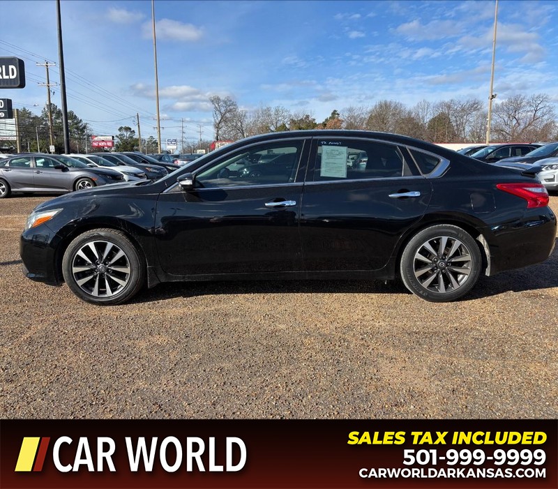 Nissan Altima Vehicle Full-screen Gallery Image 8