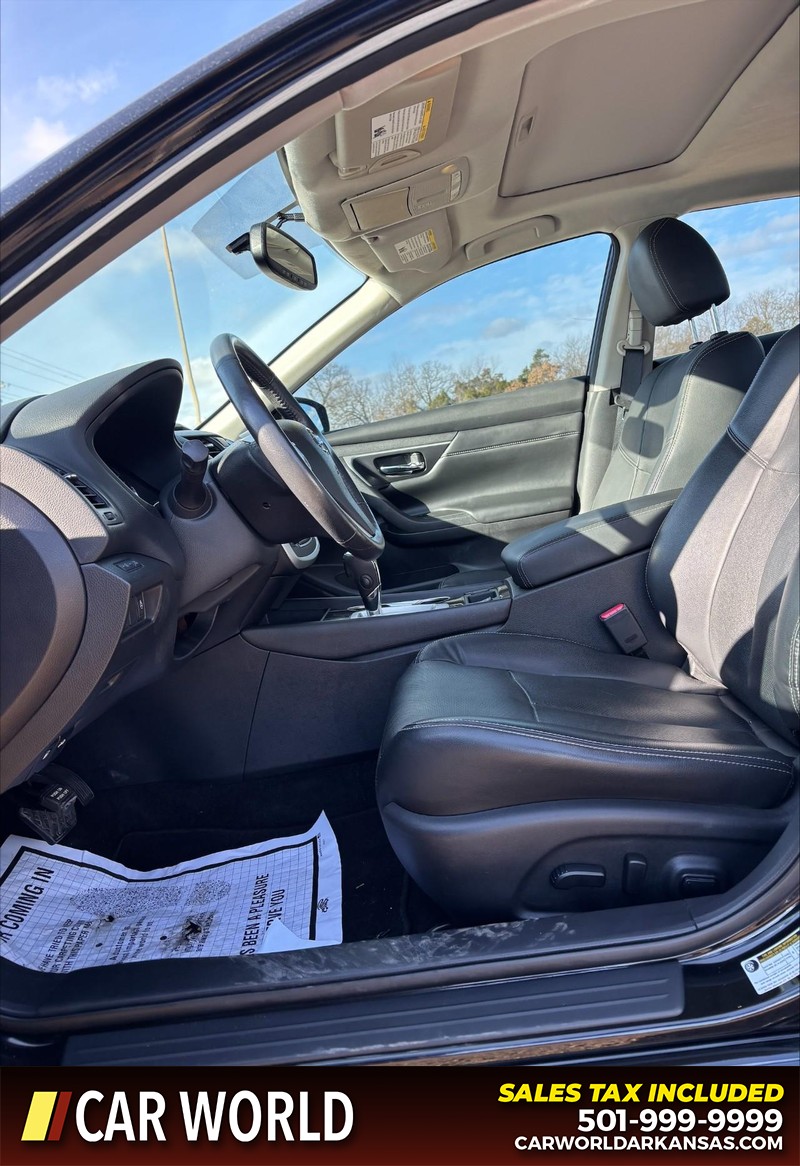 Nissan Altima Vehicle Full-screen Gallery Image 13