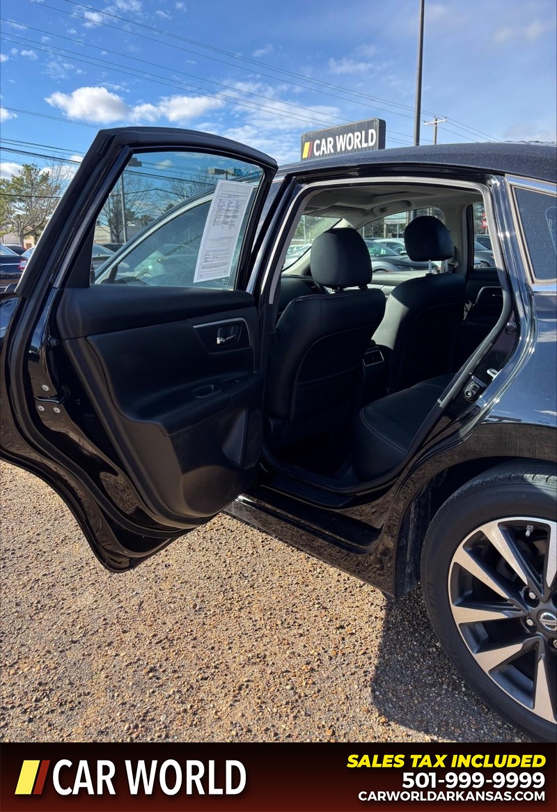 Nissan Altima Vehicle Full-screen Gallery Image 14