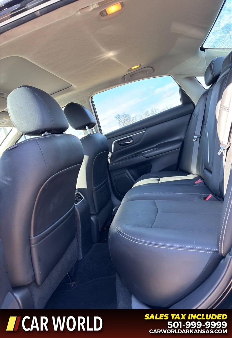 Nissan Altima Vehicle Full-screen Gallery Image 15