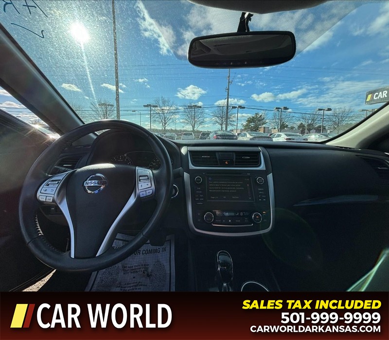 Nissan Altima Vehicle Full-screen Gallery Image 16