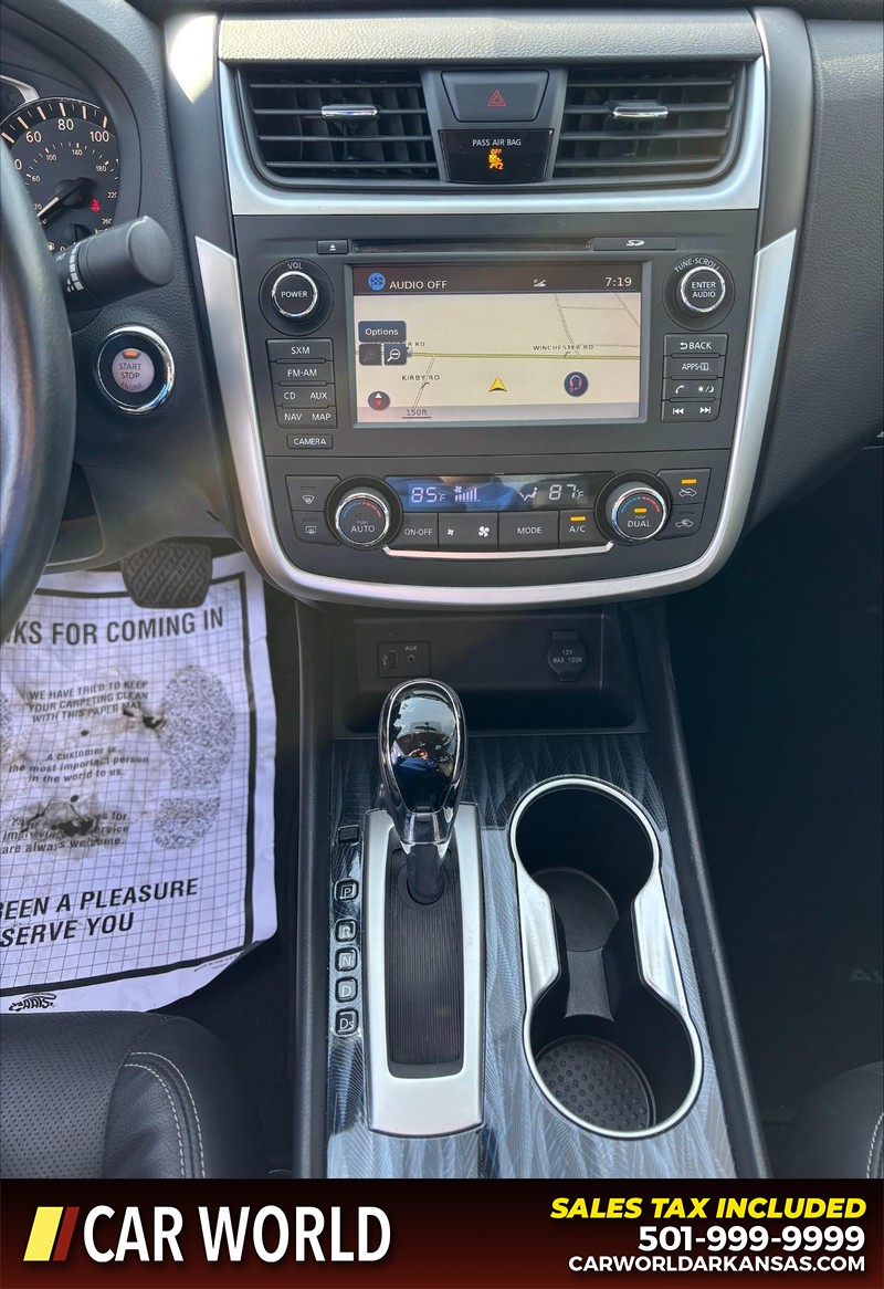 Nissan Altima Vehicle Full-screen Gallery Image 17