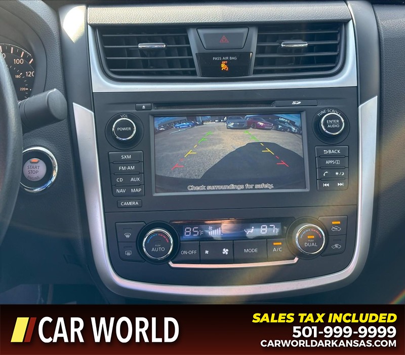 Nissan Altima Vehicle Full-screen Gallery Image 18