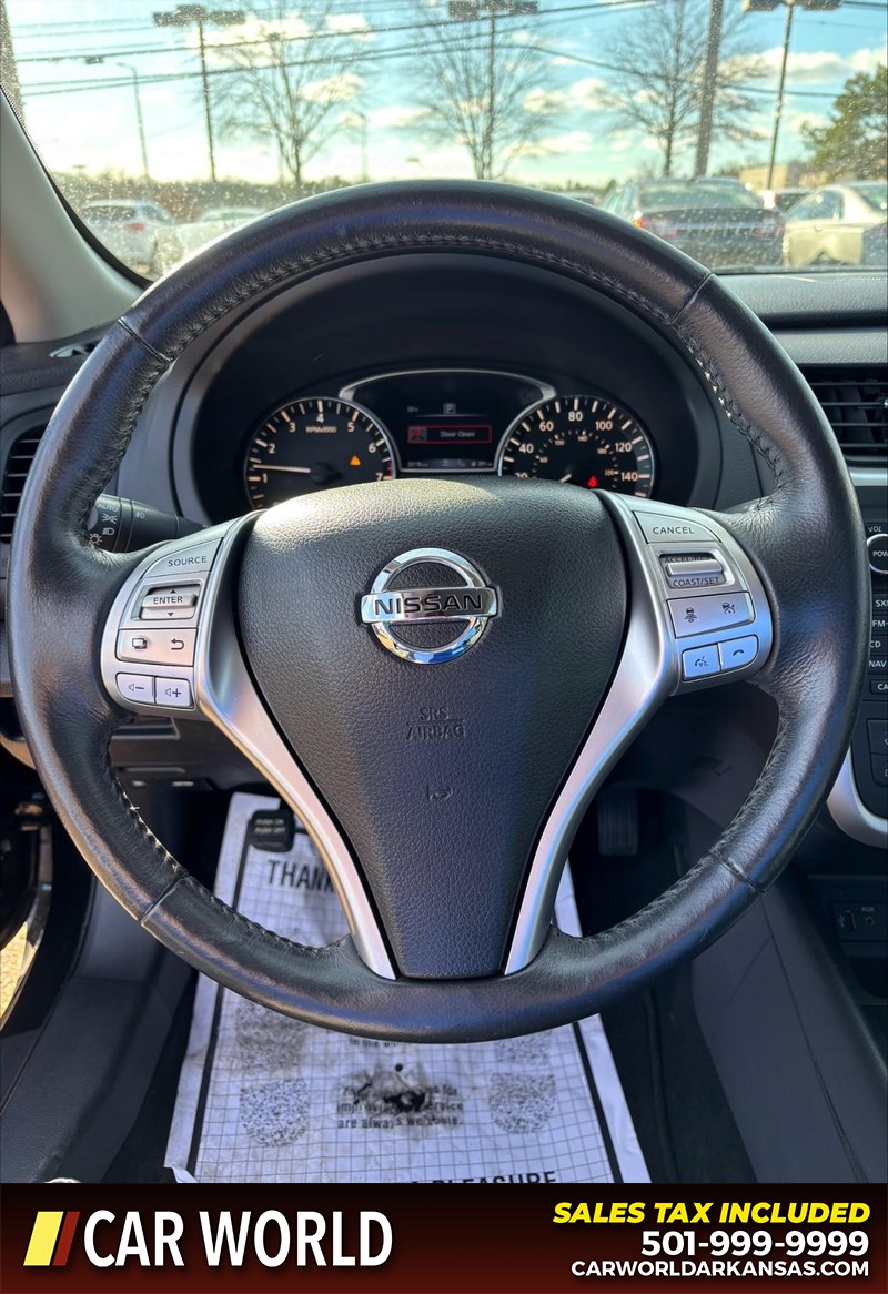 Nissan Altima Vehicle Full-screen Gallery Image 19