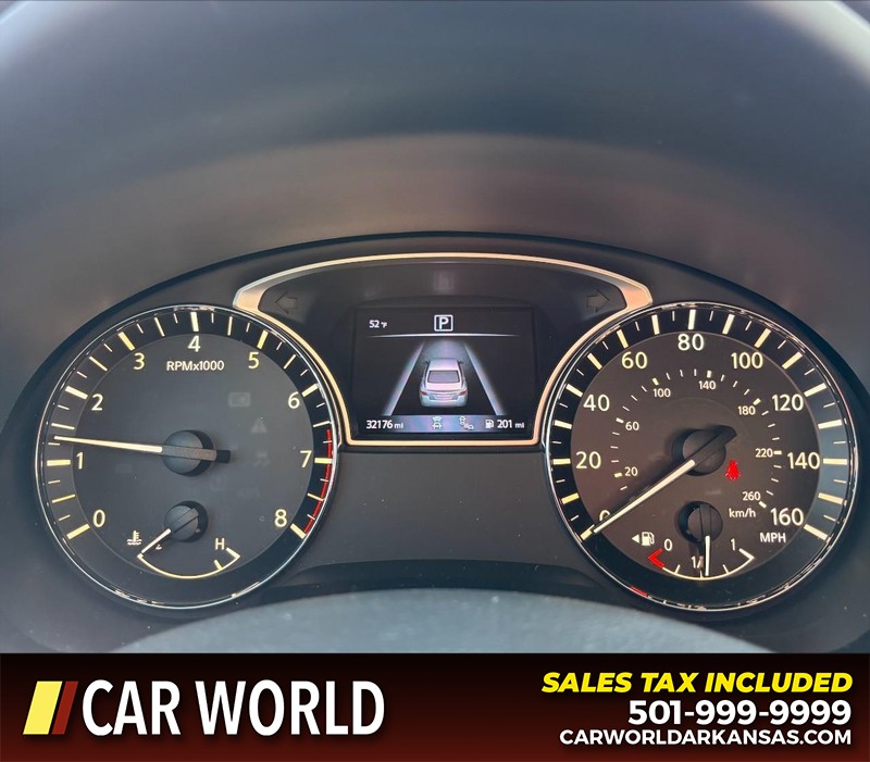 Nissan Altima Vehicle Full-screen Gallery Image 20