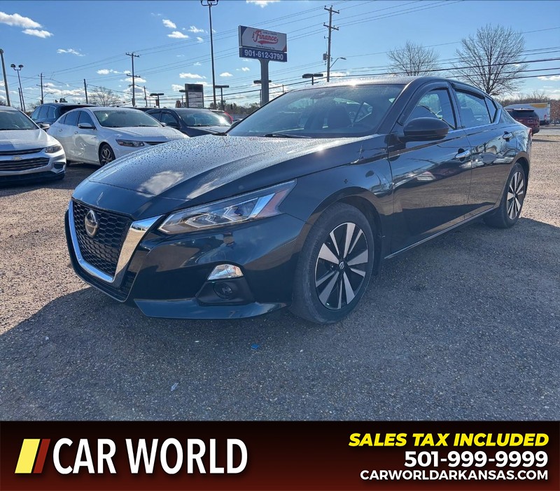 Nissan Altima Vehicle Full-screen Gallery Image 9