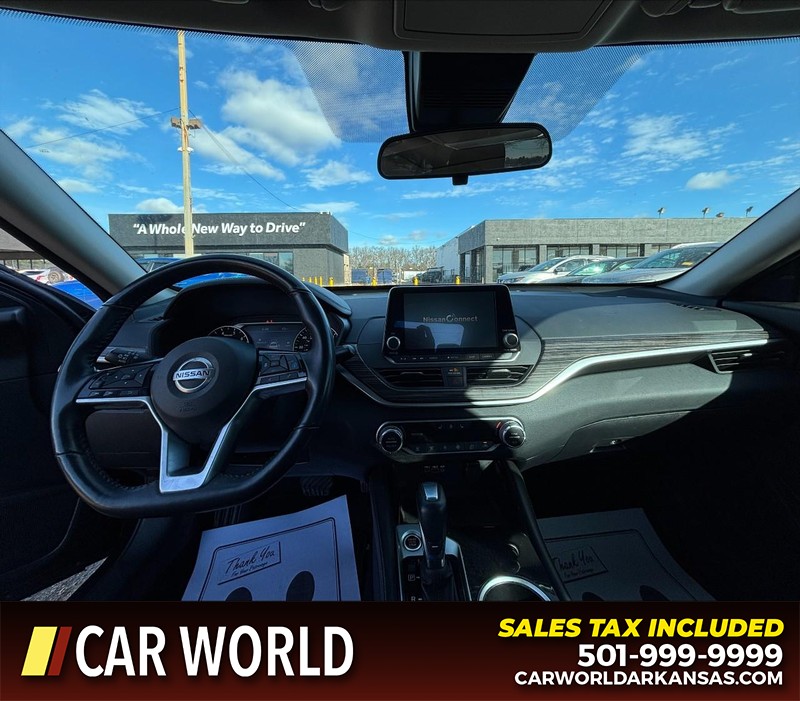 Nissan Altima Vehicle Full-screen Gallery Image 17