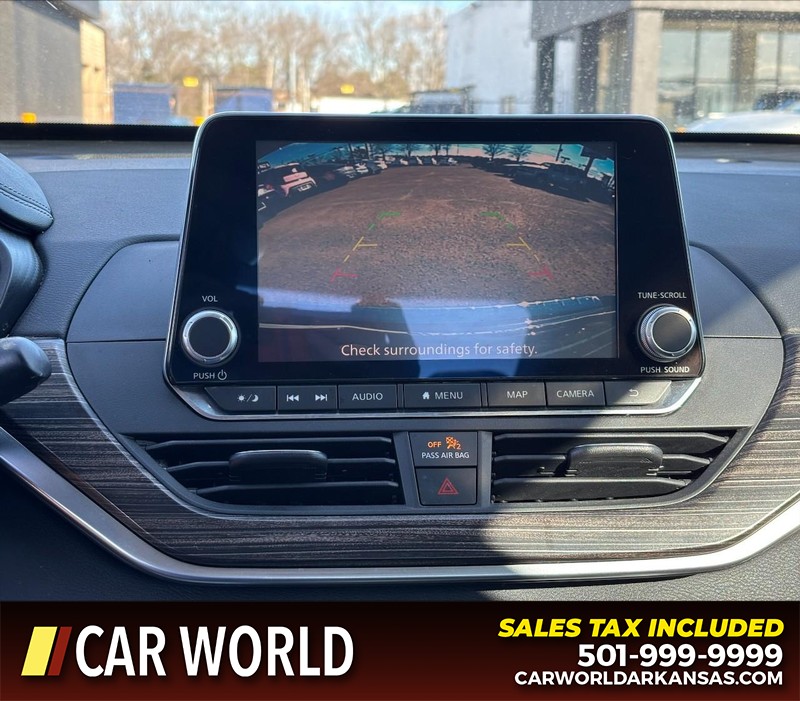 Nissan Altima Vehicle Full-screen Gallery Image 19