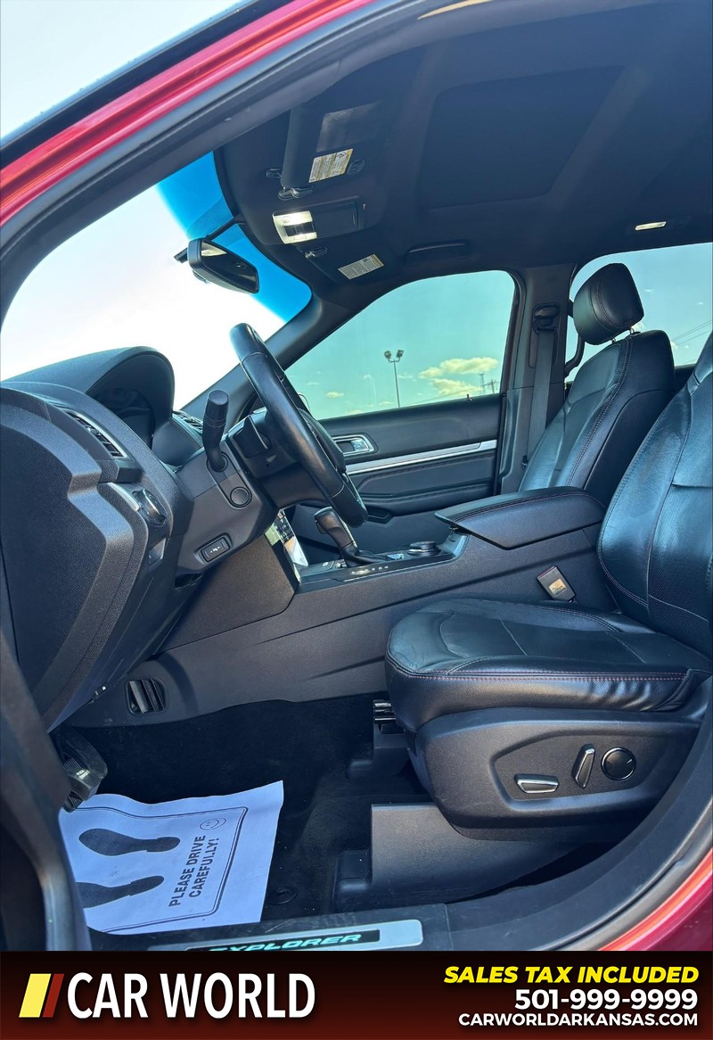 Ford Explorer Vehicle Full-screen Gallery Image 13