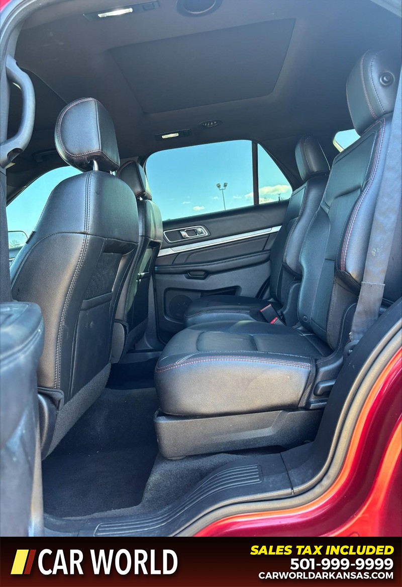 Ford Explorer Vehicle Full-screen Gallery Image 15