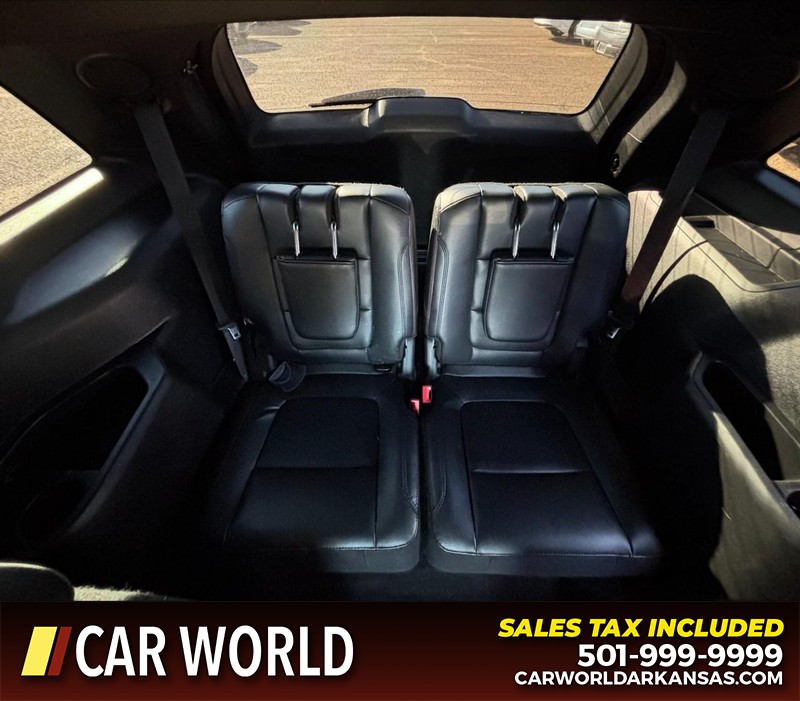 Ford Explorer Vehicle Full-screen Gallery Image 16