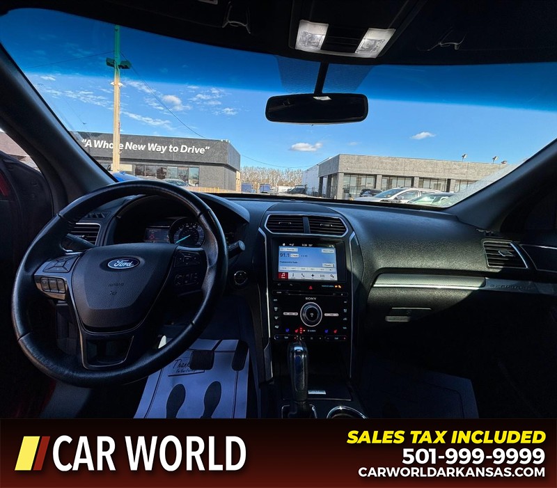 Ford Explorer Vehicle Full-screen Gallery Image 17