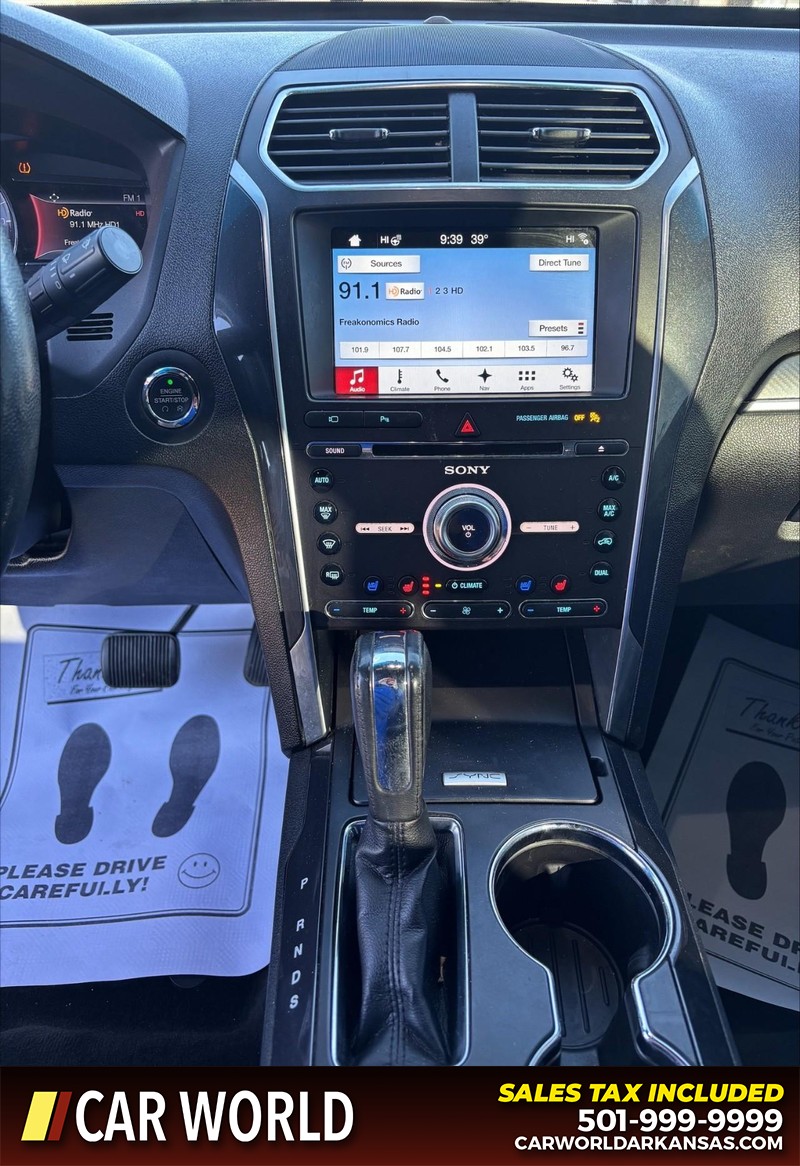 Ford Explorer Vehicle Full-screen Gallery Image 18