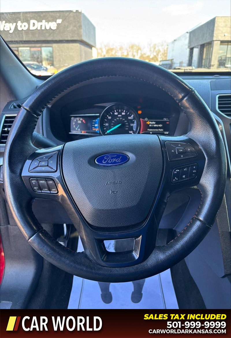 Ford Explorer Vehicle Full-screen Gallery Image 20