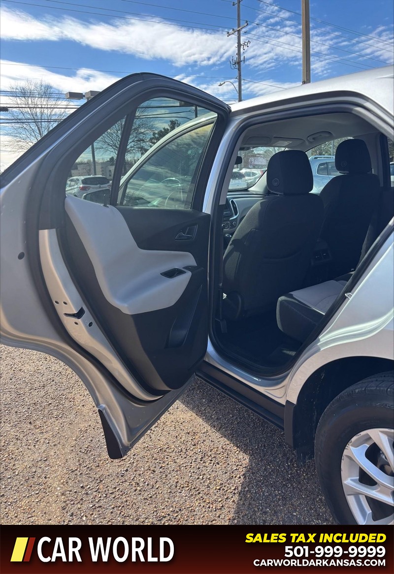 Chevrolet Equinox Vehicle Full-screen Gallery Image 12