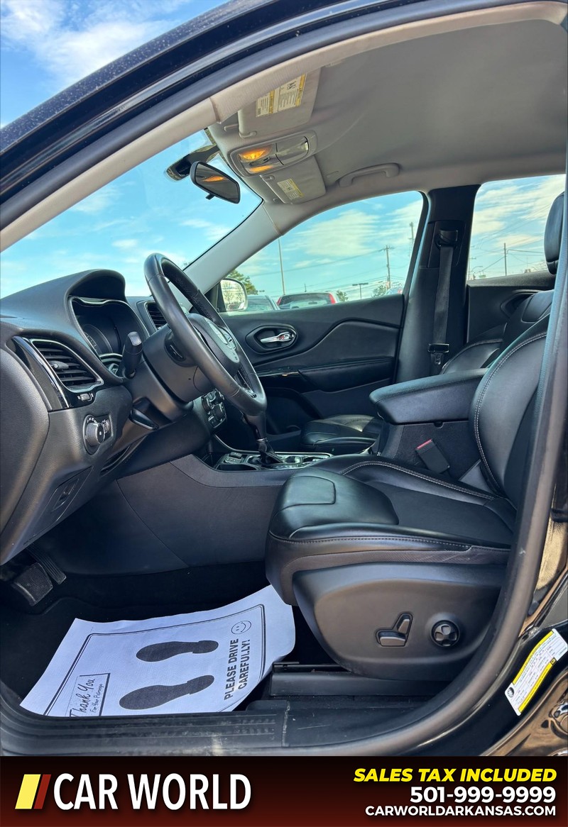 Jeep Cherokee Vehicle Full-screen Gallery Image 13