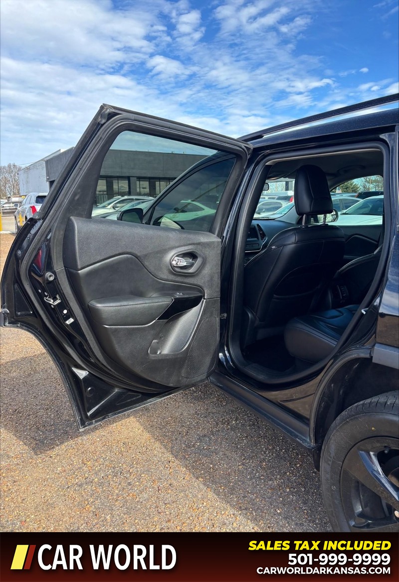 Jeep Cherokee Vehicle Full-screen Gallery Image 14