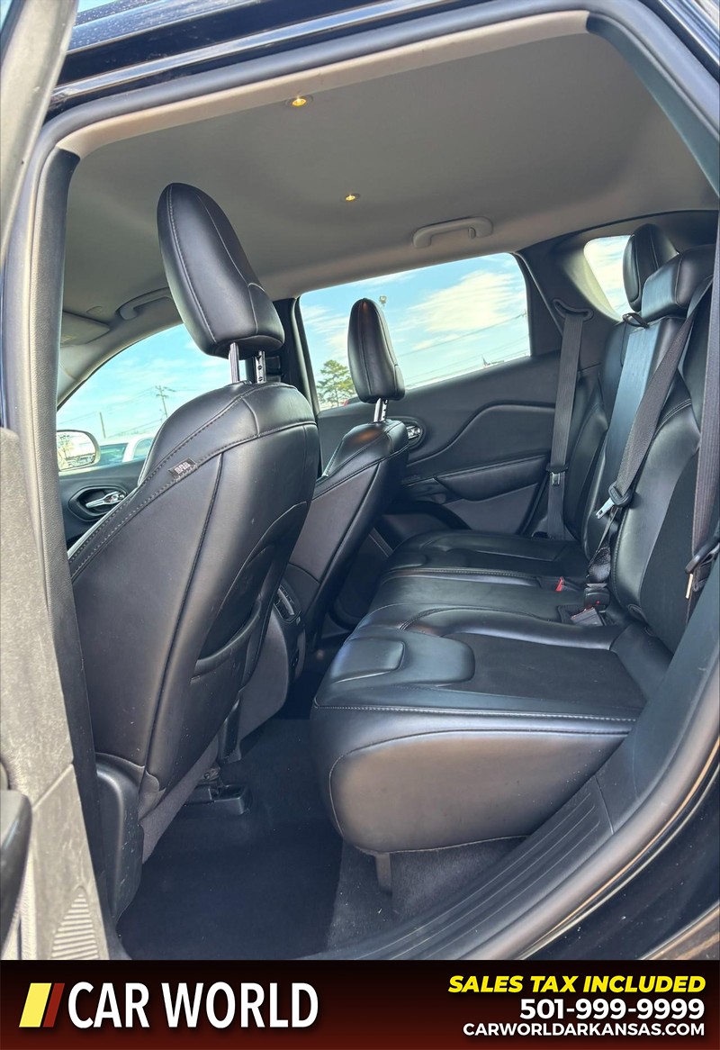 Jeep Cherokee Vehicle Full-screen Gallery Image 15