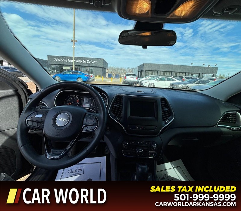 Jeep Cherokee Vehicle Full-screen Gallery Image 16