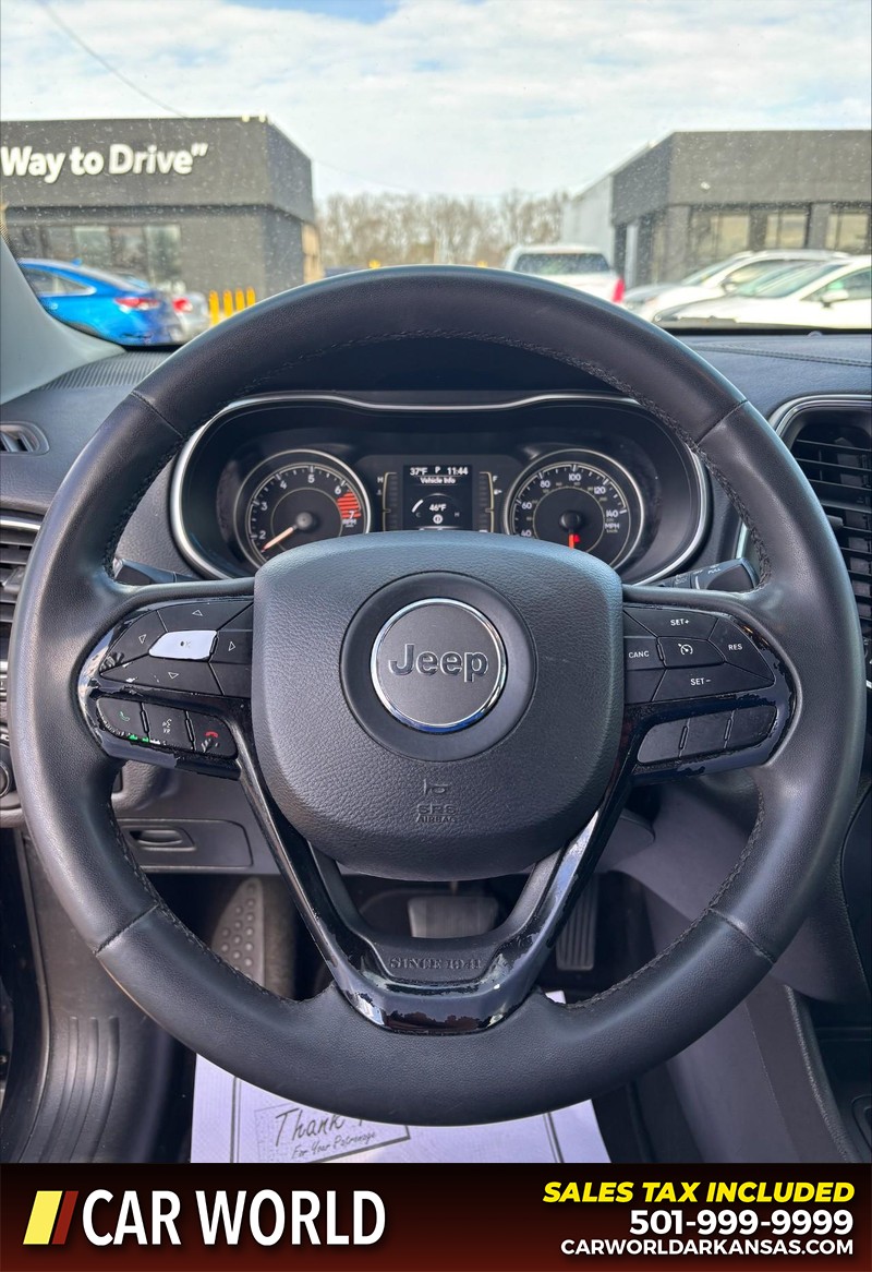 Jeep Cherokee Vehicle Full-screen Gallery Image 19