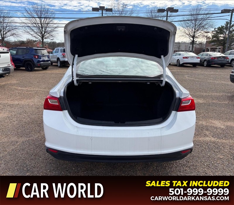 Chevrolet Malibu Vehicle Full-screen Gallery Image 5