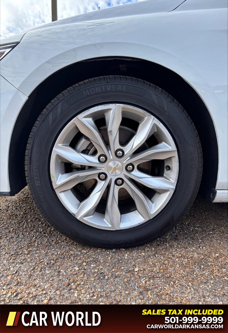 Chevrolet Malibu Vehicle Full-screen Gallery Image 11