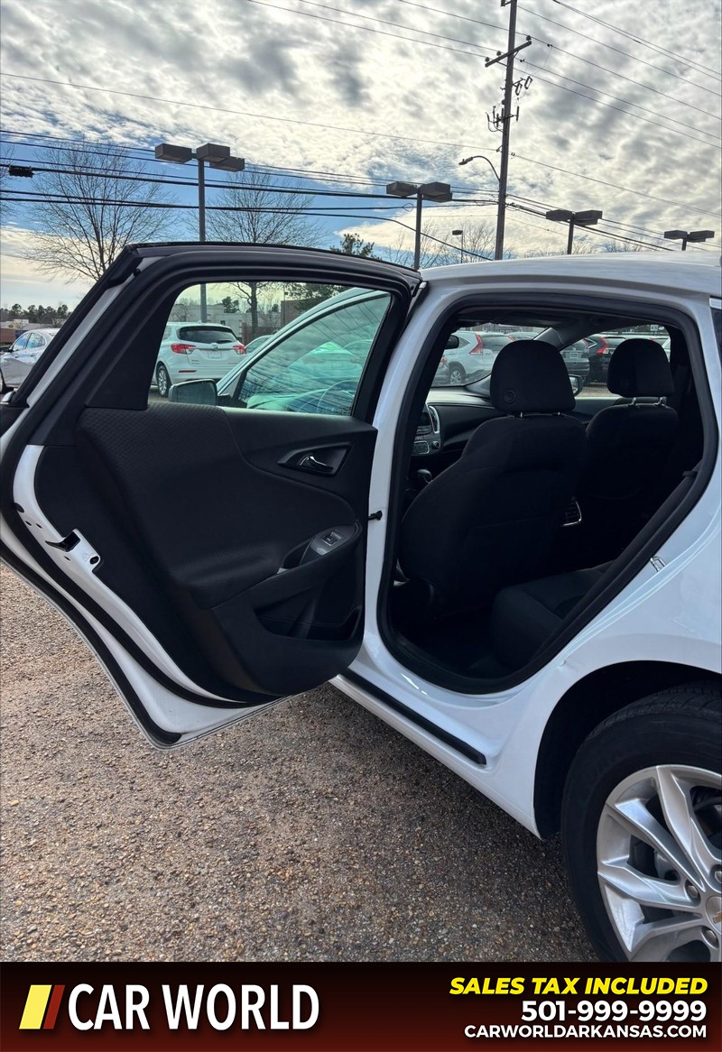 Chevrolet Malibu Vehicle Full-screen Gallery Image 14