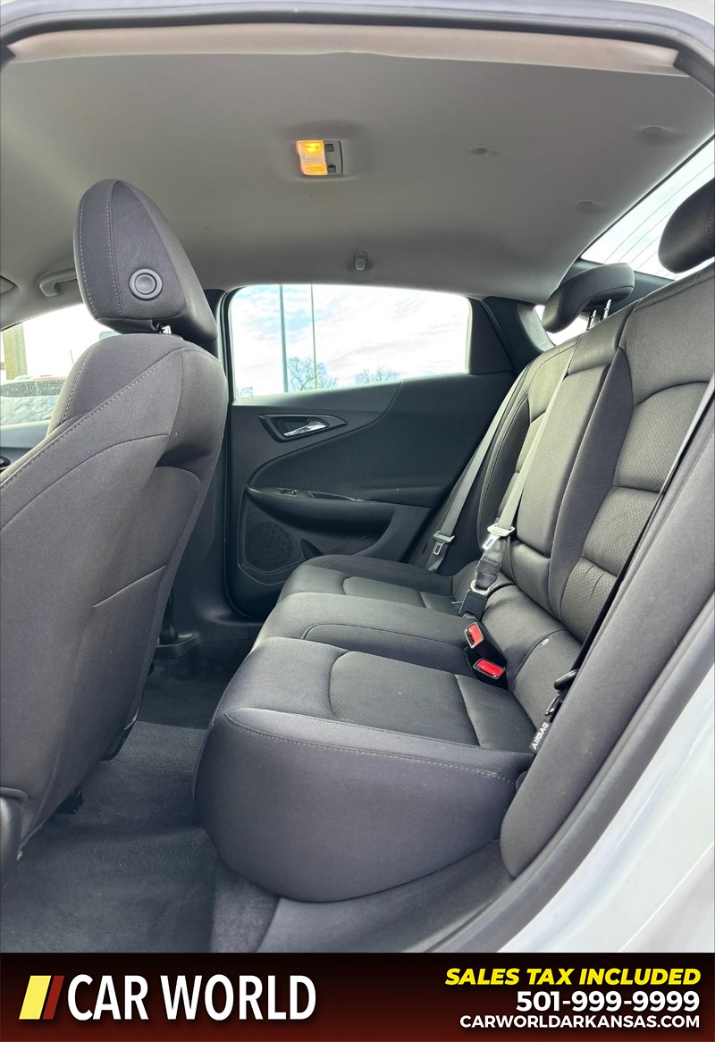 Chevrolet Malibu Vehicle Full-screen Gallery Image 15