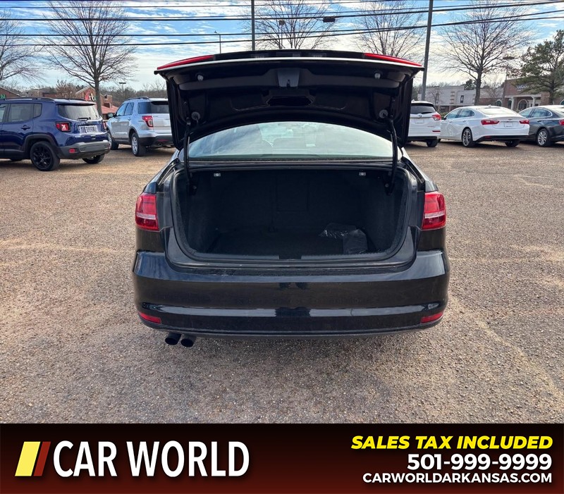 Volkswagen Jetta Sedan Vehicle Full-screen Gallery Image 5