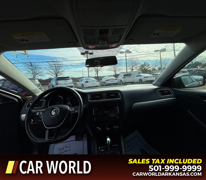 Volkswagen Jetta Sedan Vehicle Full-screen Gallery Image 16