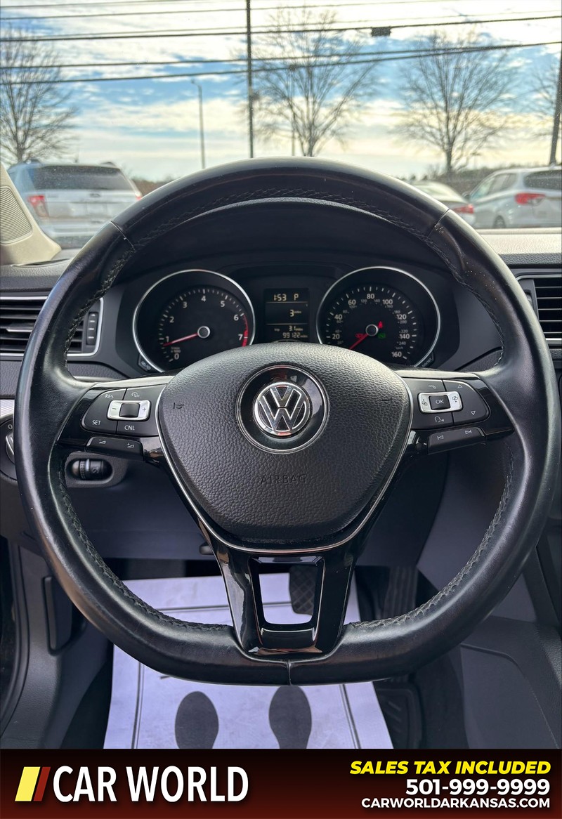 Volkswagen Jetta Sedan Vehicle Full-screen Gallery Image 19