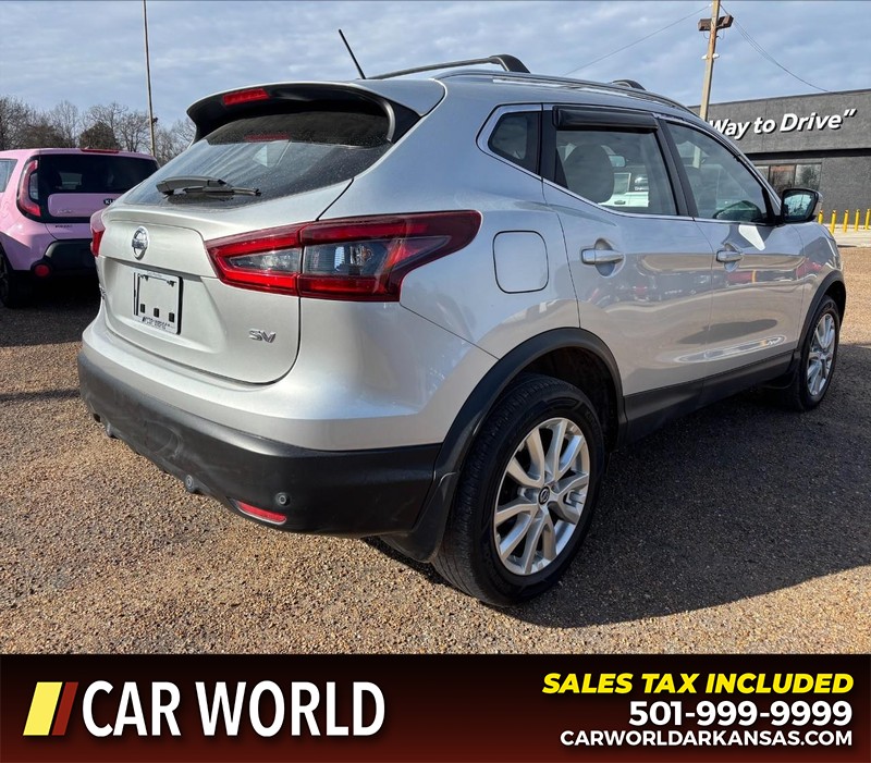 Nissan Rogue Sport Vehicle Full-screen Gallery Image 3