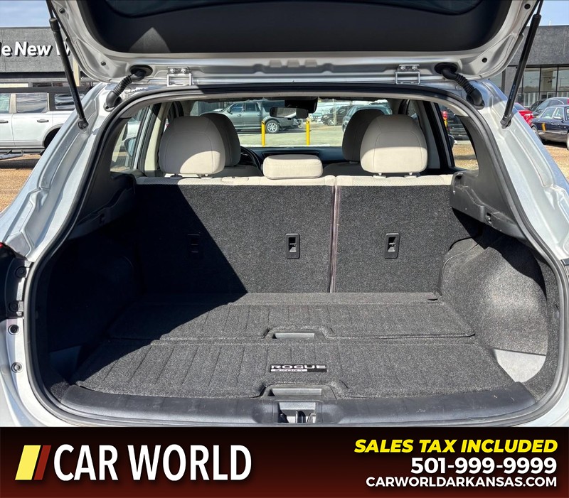 Nissan Rogue Sport Vehicle Full-screen Gallery Image 6