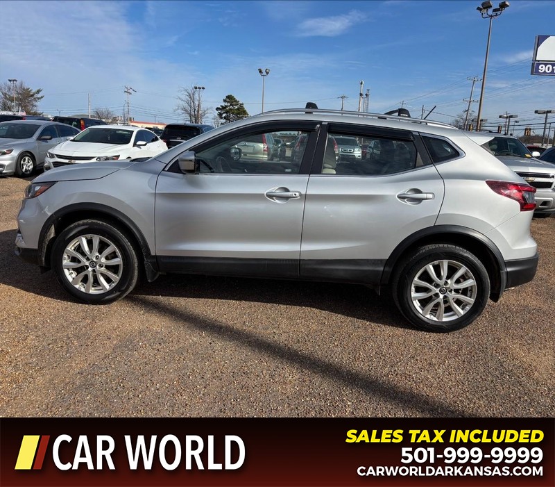 Nissan Rogue Sport Vehicle Full-screen Gallery Image 8