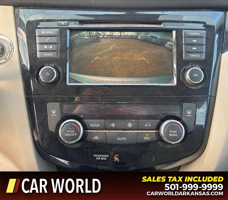 Nissan Rogue Sport Vehicle Full-screen Gallery Image 18