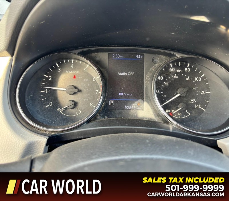 Nissan Rogue Sport Vehicle Full-screen Gallery Image 20