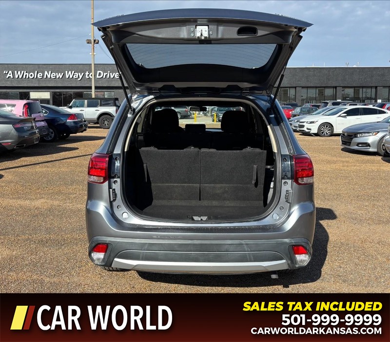 Mitsubishi Outlander Vehicle Full-screen Gallery Image 5