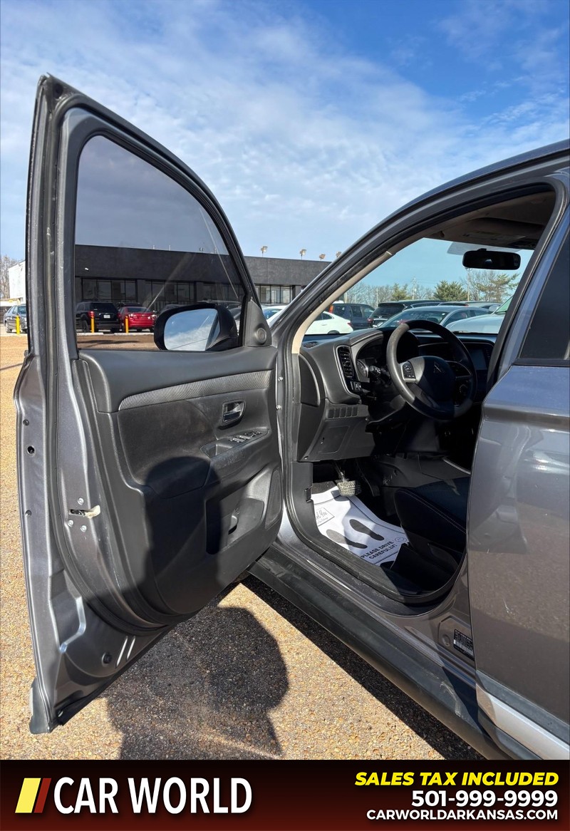 Mitsubishi Outlander Vehicle Full-screen Gallery Image 12