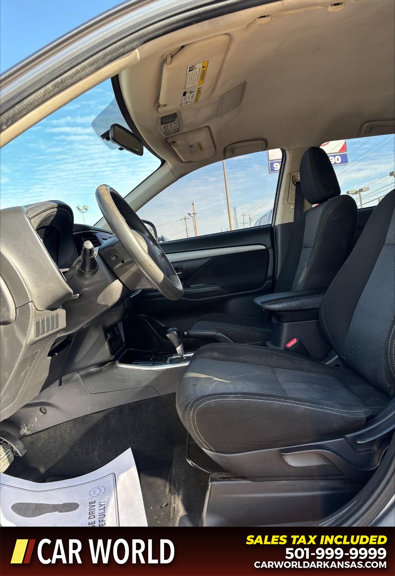 Mitsubishi Outlander Vehicle Full-screen Gallery Image 13