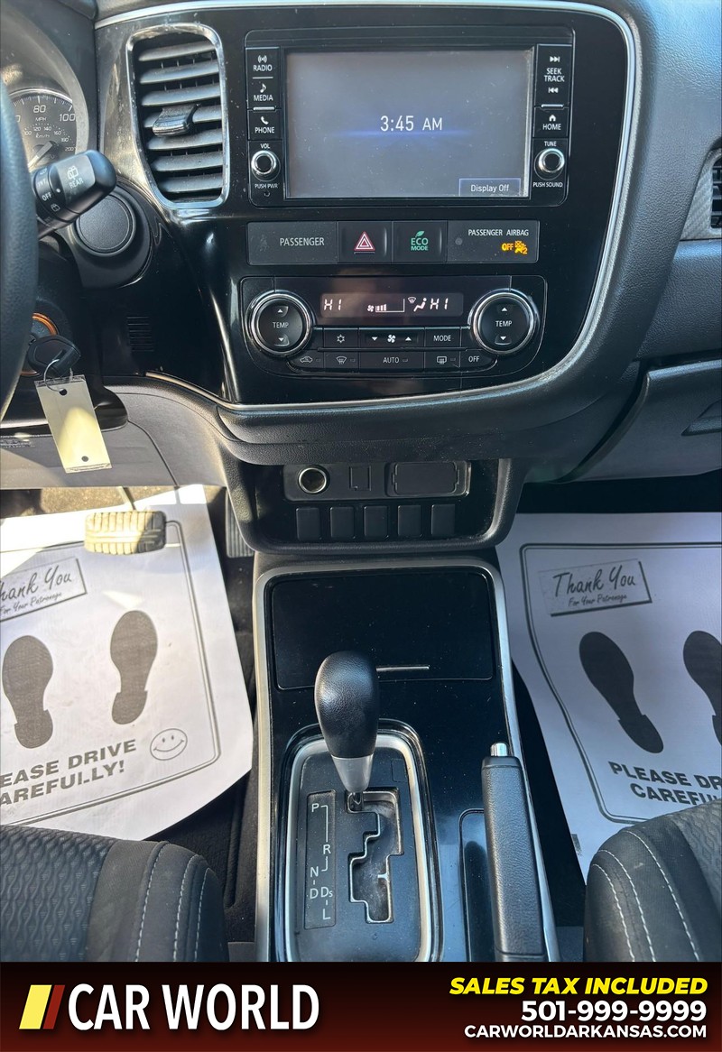 Mitsubishi Outlander Vehicle Full-screen Gallery Image 17