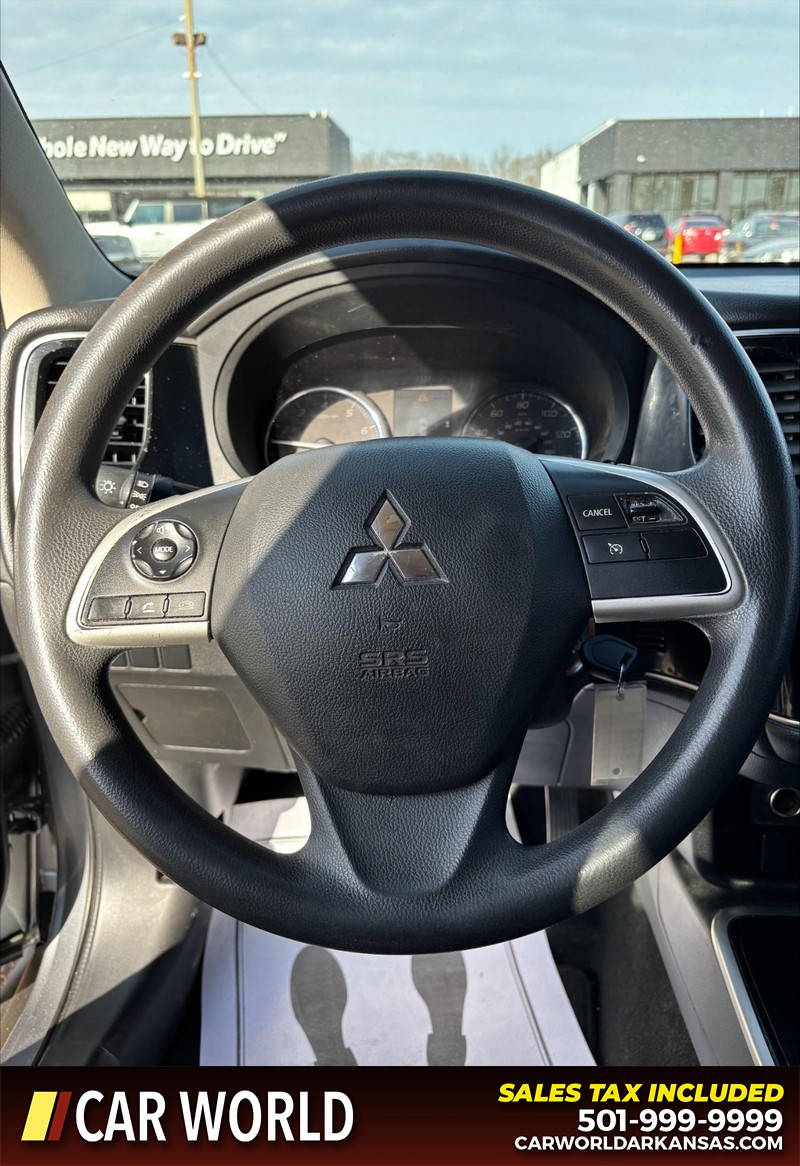 Mitsubishi Outlander Vehicle Full-screen Gallery Image 19