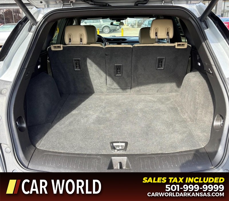 Cadillac XT5 Vehicle Full-screen Gallery Image 5